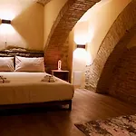 Piazza Iv Novembre Heritage - The Absolute Center Apartament *