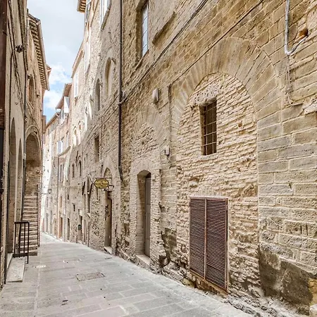 Piazza Iv Novembre Heritage - The Absolute Center شقة